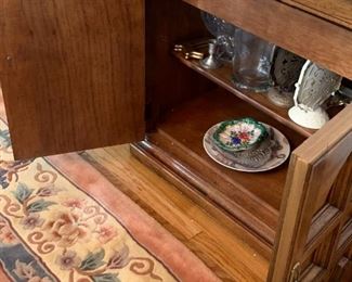 $100 Sideboard Server Buffet Cabinet.  Top opens out to full 76”w with black protective top finish. Measures 38w 18d 32h when closed.  Bottom cabinet has a drawer.  Great piece!  Thomasville.  See other listing for coordinating dining table and wall unit china storage.