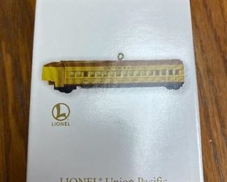 Lionel Union Pacific Streamliner Long Coach - $3