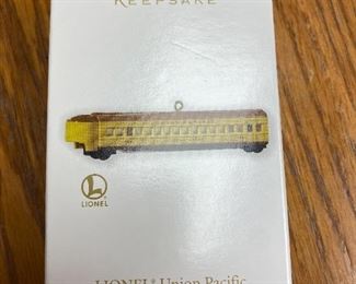 Lionel Union Pacific Streamliner Long Coach - $3