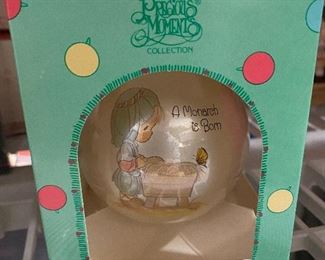Precious Moments Christmas Collection. $4