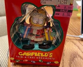 Garfield Trim a Tree Santa Ornament. $10