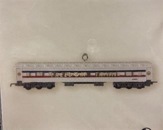Lionel Freedom Train Sleeper Hallmark Keepsake Ornament. $6