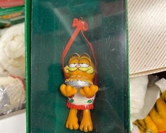 Garfield Pie Ornament. $4