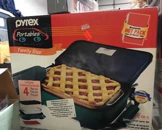 Pyrex Family size carrier set $10