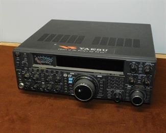 Yaesu FT-2000 Transceiver