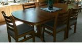 Richardson oak table w/8 chairs and leaves