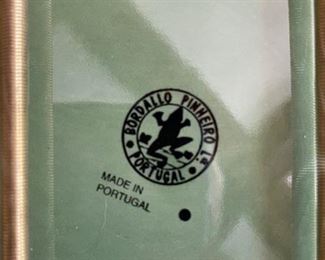 Set of 4 green Bordalo Pienhero majolica plates from Portugal. Photo 2 of 2.