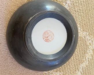Vintage hand-painted Chinese decorative bowl. Photo 2 of 2.