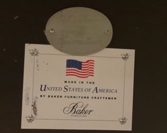 Baker Furniture mahogany Georgian-style double pedestal extension dining room table with inlaid satinwood banding. Late 20th century. Measures 76" L x 48"W. Extends to 133" with three 19" leaves. Photo 4 of 4