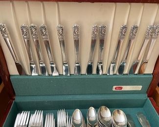 Mansion House by Heirloom Oneida Sterling Silver Flatware. Photo 2 of 2.
