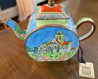 Charlotte de Vita Trade Plus Aid Teapot. Photo 1 of 3.