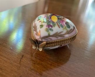 Limoges porcelain pill box with butterfly clasp. Photo 1 of 2.