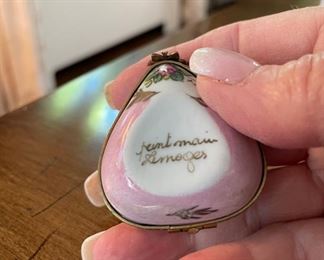 Limoges porcelain pill box with butterfly clasp. Photo 2 of 2.