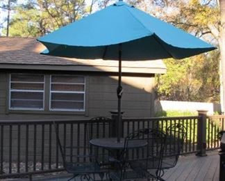 Patio Table, 4 Chairs & Umbrella