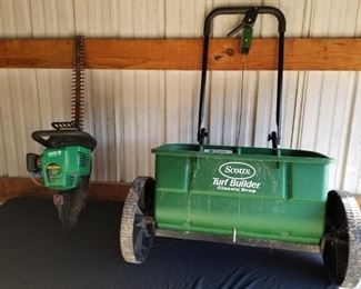 https://ctbids.com/#!/description/share/687753 22" Excalibur Weed Eater hedge cutter and Scotts Turf Builder seed spreader. 28"w x 18" h.