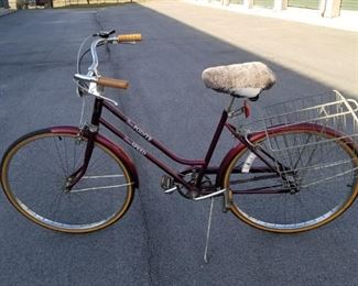 https://ctbids.com/#!/description/share/687752 3 Speed Huffy Bike with double baskets and cushy seat cover, 37"