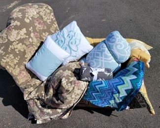 https://ctbids.com/#!/description/share/687759 Miscellaneous box of blankets and decorative pillows. The blue set is beautiful and includes a blanket, 4 pillow cases and 2 decorative pillows. There is a nice king size floral quilt. A queen yellow quilt with 2 patchwork pillow shams. And a few more fleece throws to cozy up to. Perfect timing for these chilly nights!