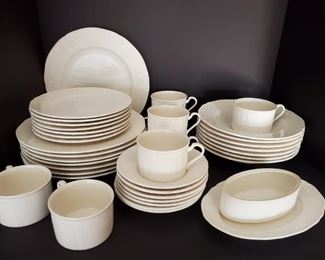 https://ctbids.com/#!/description/share/687760 Beautiful Mikasa South Hampton pattern with embossed seashells. Includes 8 dinner plates 10.5", 7 salad plates 8", 7 saucers 6.5", 7 bowls 10", 8 teacups 4", 1 butter dish 9" and 1 oval bowl missing lid 6".