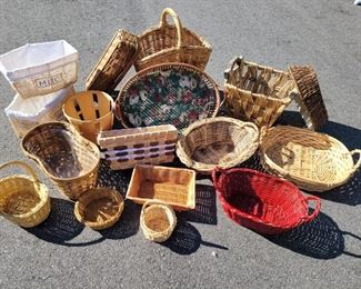 https://ctbids.com/#!/description/share/687761 A wonderful variety of baskets! Use them for holidays, storage or as their own tabletop décor!