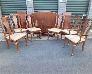 https://ctbids.com/#!/description/share/687765 Thomasville Winston Court Dining Set.
This is a beautiful set with a nice glossy finish. There is 1 scratch on the top of the table. The table top measures 44" x 64". The table has two leaves. Each measuring 16"x 44". There are four side chairs and two end chairs. Chair back is 40" and seat height is 18". The seat base is 17" x19" wide.