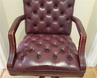 https://ctbids.com/#!/description/share/687768 Beautiful office chair 23x21x37" Seat height 20" currently but adjustable. Seat depth 16"