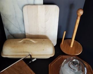 https://ctbids.com/#!/description/share/687781 Includes a large bread ceramic baker 15x6", paper towel holder, marble and teak cheeseball tray 12", wooden cheese slicer, 7x10" wood cutting board 10x14" and a very heavy marble cutting board 12x16".