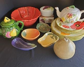 https://ctbids.com/#!/description/share/687810 Cute collection of Clay Art Poppies dinner 11", salad plates 8" and large poppy bowl 11". Porcelain brie baker, a golden pair that has been repaired, 2 teapots and 4 veggie bowls shaped like a pepper, eggplant, artichoke and pumpkin 5-7".