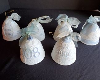 https://ctbids.com/#!/description/share/687839 Lladro porcelain annual Holiday bells from years 2004-2009. 4" H