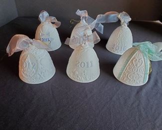 https://ctbids.com/#!/description/share/687841 Lladro porcelain Holiday bells from years 2010-2014 and 2016. 4"