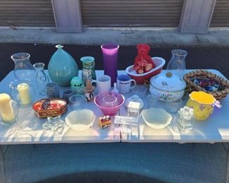 https://ctbids.com/#!/description/share/687850 3 boxes of assorted glass vases and a couple bunches of silk flowers. Boxes are 16x12x12"