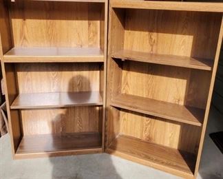 https://ctbids.com/#!/description/share/687764 Pair of 2 composite wood bookcases. 25x10x42"