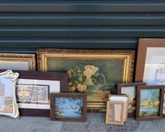 https://ctbids.com/#!/description/share/687823 Collection of pictures and frames. Rose oil painting in ornate frame 24x17" Liberty Bell in wood frame 15x22" Independence Hall in wood frame 13x24" Framed bird prints 8x10" Gold Ornate frame 16x18"