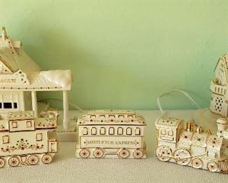 Lenox mistletoe Village Retirred