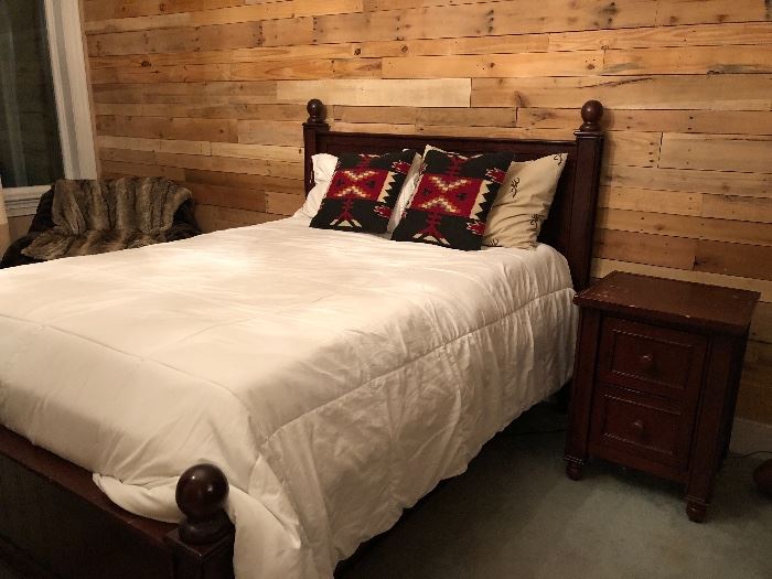 Pottery Barm Catalina Bed. Good condition. Clean, smoke free home.