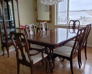 dining room table with 2 leaves
