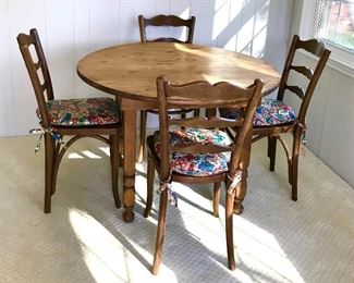 Vintage round table and 4 chairs