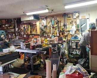 amazing tools in this garage