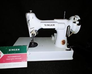 Vintage 1964 White 221K Featherweight Singer Sewing Machine - with Carrying Case 