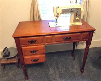 Vintage Singer Sewing Machine  with Cabinet 
