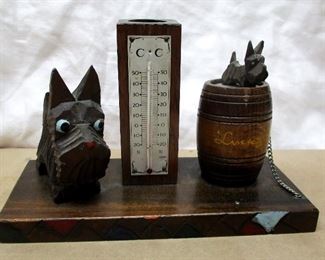 Desk top thermometer