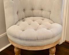 69. Tufted Occasional Swivel Chair w/ Front Leg Casters (29" x 29" x 33")