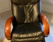 86. Massage Chair (28" x 36" x 43")
