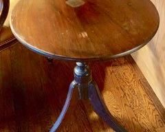22. Pedestal Accent Table (20" x 25")