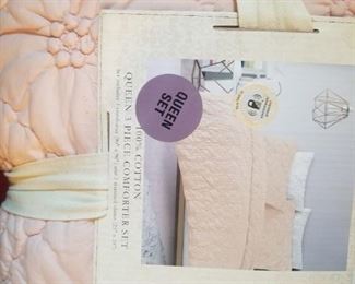 $35.00, 100% cotton dusty pink comforter set Queen