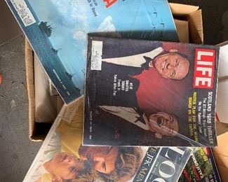Large collection of vintage magazines.