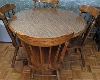 Dining Table (w/ leaf) and 4 chairs