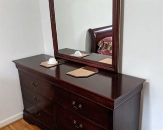 6 Drawer Dresser w/ mirror