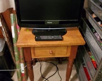 DVD PLAYER WITH TV MONITOR