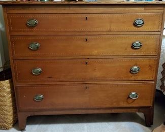 ANTIQUE HEPPLEWHITE CHEST OF DRAWERS