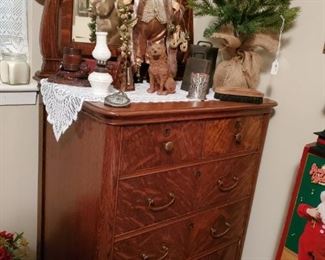 ANTIQUE TIGER OAK DRESSER